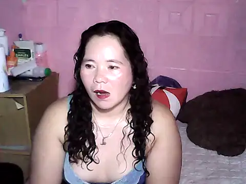 hotpusie 4u online show from 9, 10, 2025