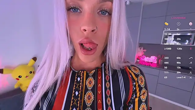 Snapshot of mikkixmeow chatting on 17, 3, 2025 mikkixmeow online show from 17, 3, 2025