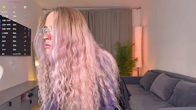 mikkixmeow online show from 4, 12, 2025