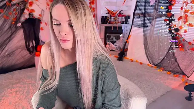 Snapshot of mikkixmeow chatting on 30, 10, 2025 mikkixmeow online show from 30, 10, 2025