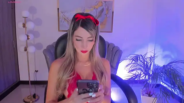 ZoePresleyX online show from 9, 3, 2025