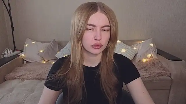 Snapshot of ViolettaLopez chatting on 4, 5, 2026 ViolettaLopez online show from 4, 5, 2026