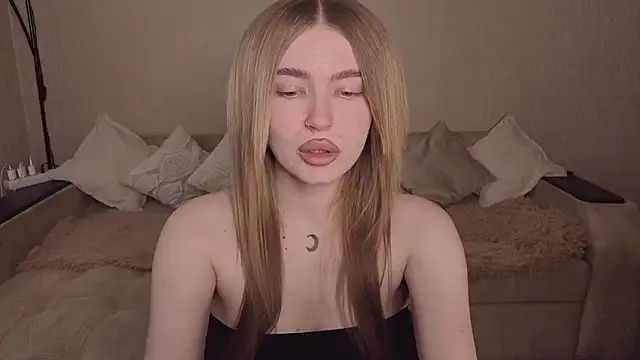 Snapshot of ViolettaLopez chatting on 9, 5, 2026 ViolettaLopez online show from 9, 5, 2026