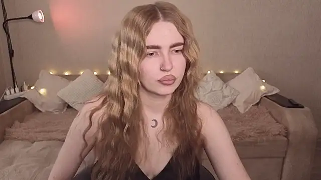 Snapshot of ViolettaLopez chatting on 9, 6, 2026 ViolettaLopez online show from 9, 6, 2026