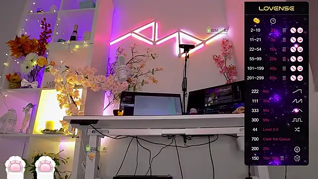 Snapshot of Elena-Marilyn chatting on 21, 11, 2025 Elena-Marilyn online show from 21, 11, 2025