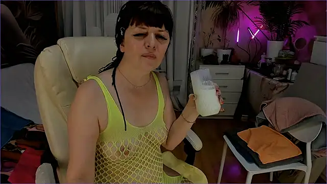 Snapshot of Cutie_orgasm chatting on 4, 7, 2026 Cutie orgasm online show from 4, 7, 2026