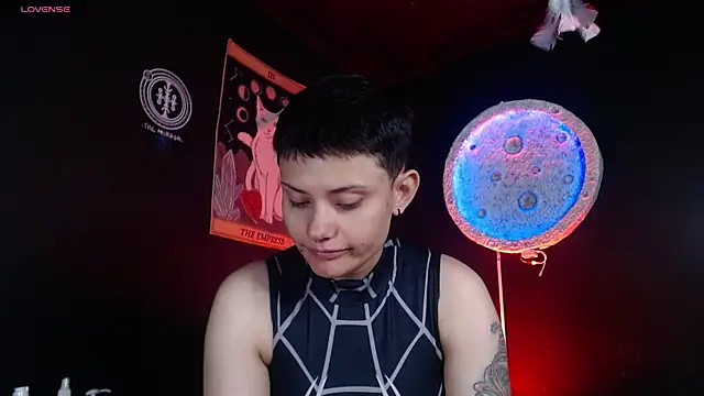Snapshot of girl_intense444 chatting on 7, 7, 2026 girl intense444 online show from 7, 7, 2026