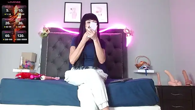 Snapshot of CharlotteLemke chatting on 14, 11, 2025 CharlotteLemke online show from 14, 11, 2025