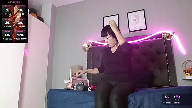 Snapshot of CharlotteLemke chatting on 28, 11, 2025 CharlotteLemke online show from 28, 11, 2025