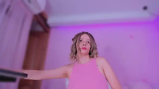 Snapshot of bella_adams_ chatting on 6, 3, 2025 bella adams online show from 6, 3, 2025