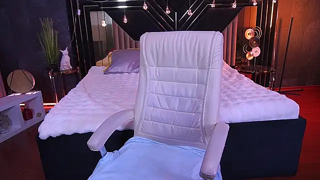 LittleShyy online show from 4, 2, 2026