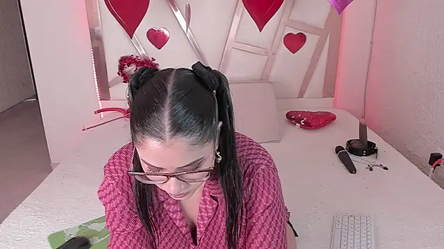 Snapshot of PaulinaBelushi chatting on 24, 9, 2025 PaulinaBelushi online show from 24, 9, 2025