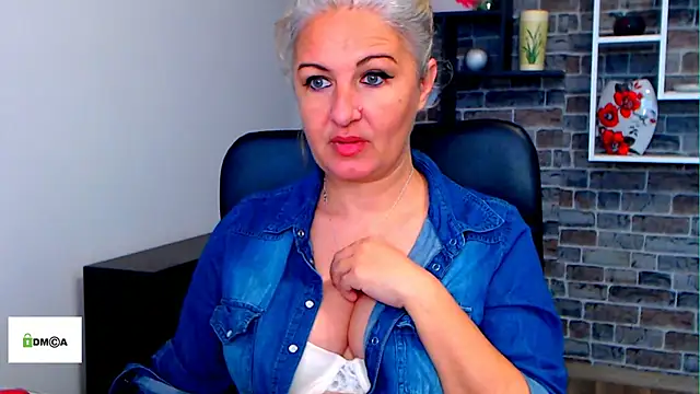 Snapshot of angel_devil_milf chatting on 28, 11, 2025 angel devil milf online show from 28, 11, 2025