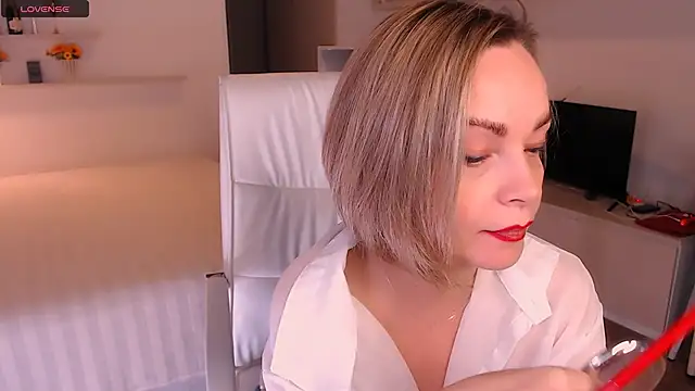 Tilly Eliot online show from 28, 10, 2025