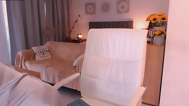 Tilly Eliot online show from 12, 1, 2026