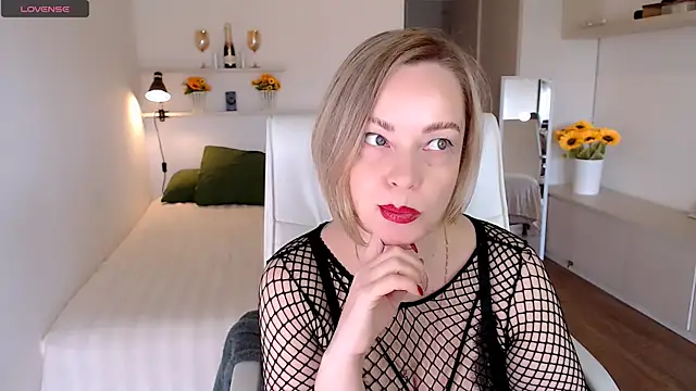 Tilly Eliot online show from 16, 9, 2025