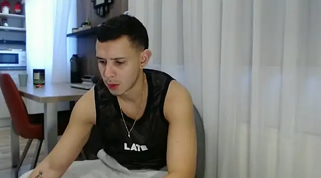 isaacgomez21 online show from 5, 2, 2025