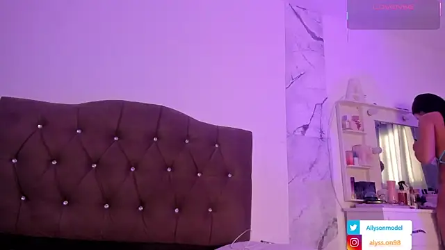 alysson 18 online show from 13, 4, 2026