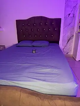 alysson 18 online show from 14, 4, 2026