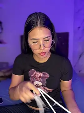 alysson 18 online show from 15, 4, 2026