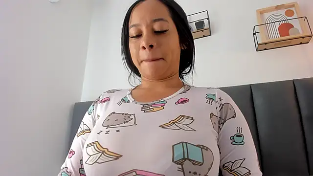 Snapshot of MaraOwen_ chatting on 25, 5, 2026 MaraOwen online show from 25, 5, 2026