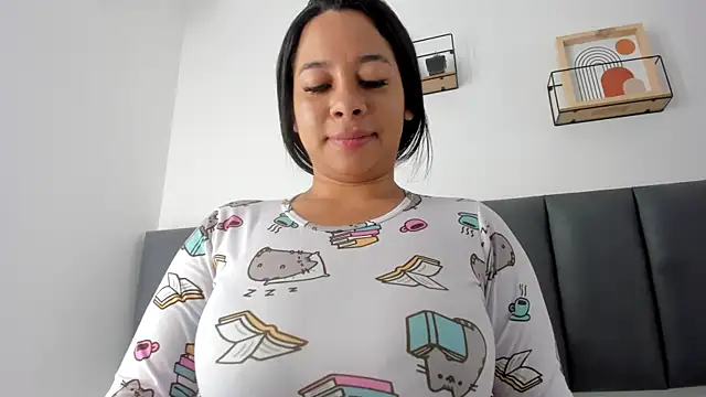 Snapshot of MaraOwen_ chatting on 5, 5, 2026 MaraOwen online show from 5, 5, 2026