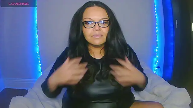 Mila Ferrara online show from 19, 2, 2025