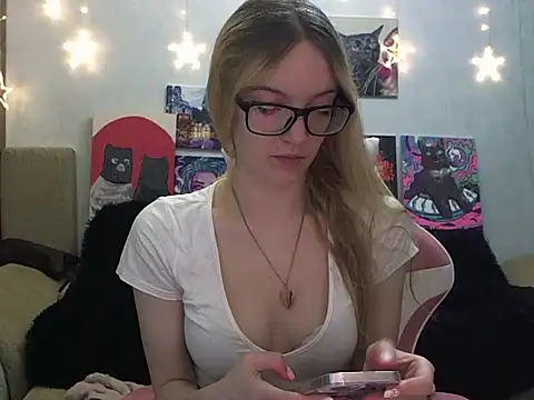 SecretSophia online show from 18, 9, 2025