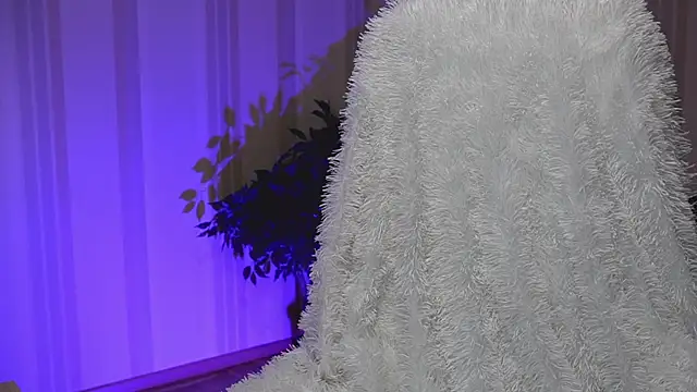 Danielle Thomas online show from 22, 3, 2025