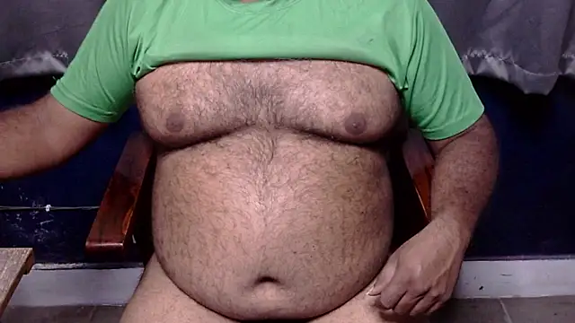 Snapshot of hairysubcub_70 chatting on 8, 3, 2026 hairysubcub 70 online show from 8, 3, 2026