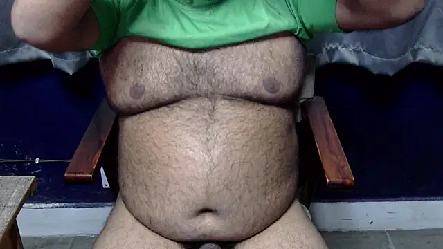 Snapshot of hairysubcub_70 chatting on 15, 3, 2026 hairysubcub 70 online show from 15, 3, 2026