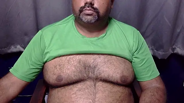 Snapshot of hairysubcub_70 chatting on 2, 4, 2026 hairysubcub 70 online show from 2, 4, 2026