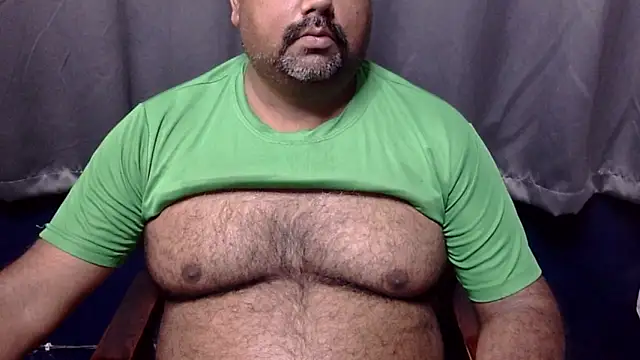 Snapshot of hairysubcub_70 chatting on 2, 4, 2026 hairysubcub 70 online show from 2, 4, 2026