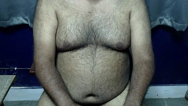 Snapshot of hairysubcub_70 chatting on 16, 4, 2026 hairysubcub 70 online show from 16, 4, 2026