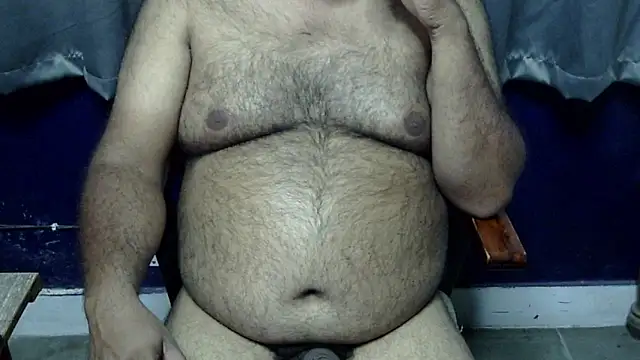 Snapshot of hairysubcub_70 chatting on 8, 4, 2026 hairysubcub 70 online show from 8, 4, 2026
