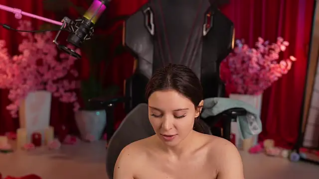 KittyCaitlin online show from 2, 3, 2025