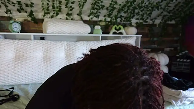 -khayaparker online show from 3, 3, 2025