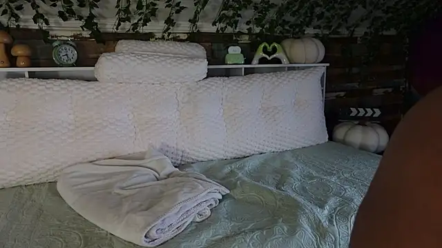 -khayaparker online show from 20, 2, 2025