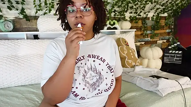 -khayaparker online show from 5, 3, 2025