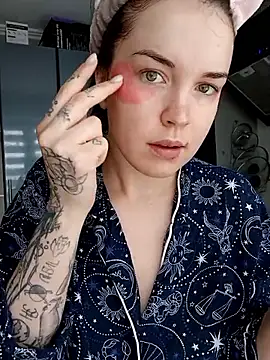 Snapshot of LazyTanukii chatting on 5, 10, 2025 LazyTanukii online show from 5, 10, 2025