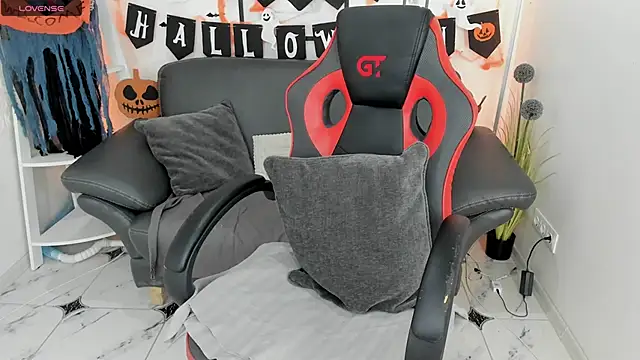 Snapshot of CharmedDoll chatting on 17, 10, 2025 CharmedDoll online show from 17, 10, 2025