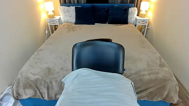 CharmedDoll online show from 15, 4, 2026