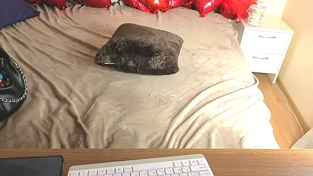 CharmedDoll online show from 4, 3, 2026