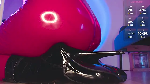 Snapshot of auroralatexprincess chatting on 6, 2, 2025 auroralatexprincess online show from 6, 2, 2025