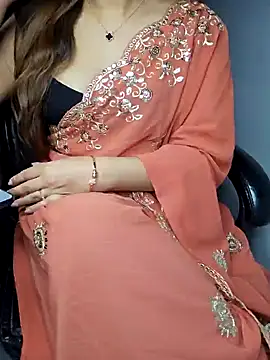 Snapshot of aliyaah_singh chatting on 15, 1, 2025 aliyaah singh online show from 15, 1, 2025