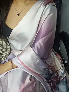 Snapshot of aliyaah_singh chatting on 6, 1, 2026 aliyaah singh online show from 6, 1, 2026