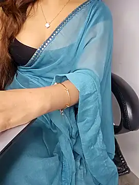 Snapshot of aliyaah_singh chatting on 10, 3, 2025 aliyaah singh online show from 10, 3, 2025