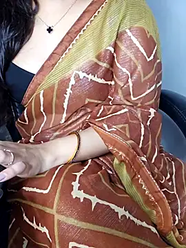 Snapshot of aliyaah_singh chatting on 18, 9, 2025 aliyaah singh online show from 18, 9, 2025