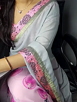 Snapshot of aliyaah_singh chatting on 28, 10, 2025 aliyaah singh online show from 28, 10, 2025