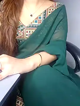 Snapshot of aliyaah_singh chatting on 5, 1, 2025 aliyaah singh online show from 5, 1, 2025